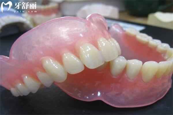 老年人牙齒掉光了裝什么假牙合適?價格一般多少錢？